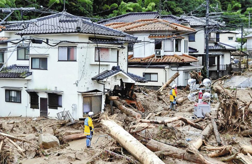 広島集中豪雨で土砂崩れ