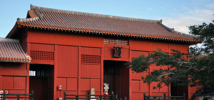 首里城内の奉神門