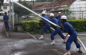 消防隊による放水の模範演技