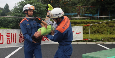 子どものロープを使った脱出訓練（１）