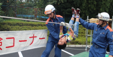 子どものロープを使った脱出訓練(2)