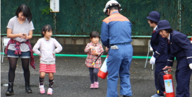 消火器の取り扱い体験（１）